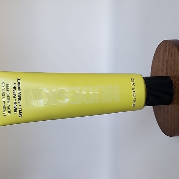 NudeStix Lemon-Acid Detox & Glow Micro-Peel - Picture 3 of 7